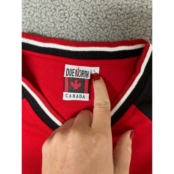 Due North Canada large Red Embroidered Athletic Hockey Jersey - Picture 3 of 7